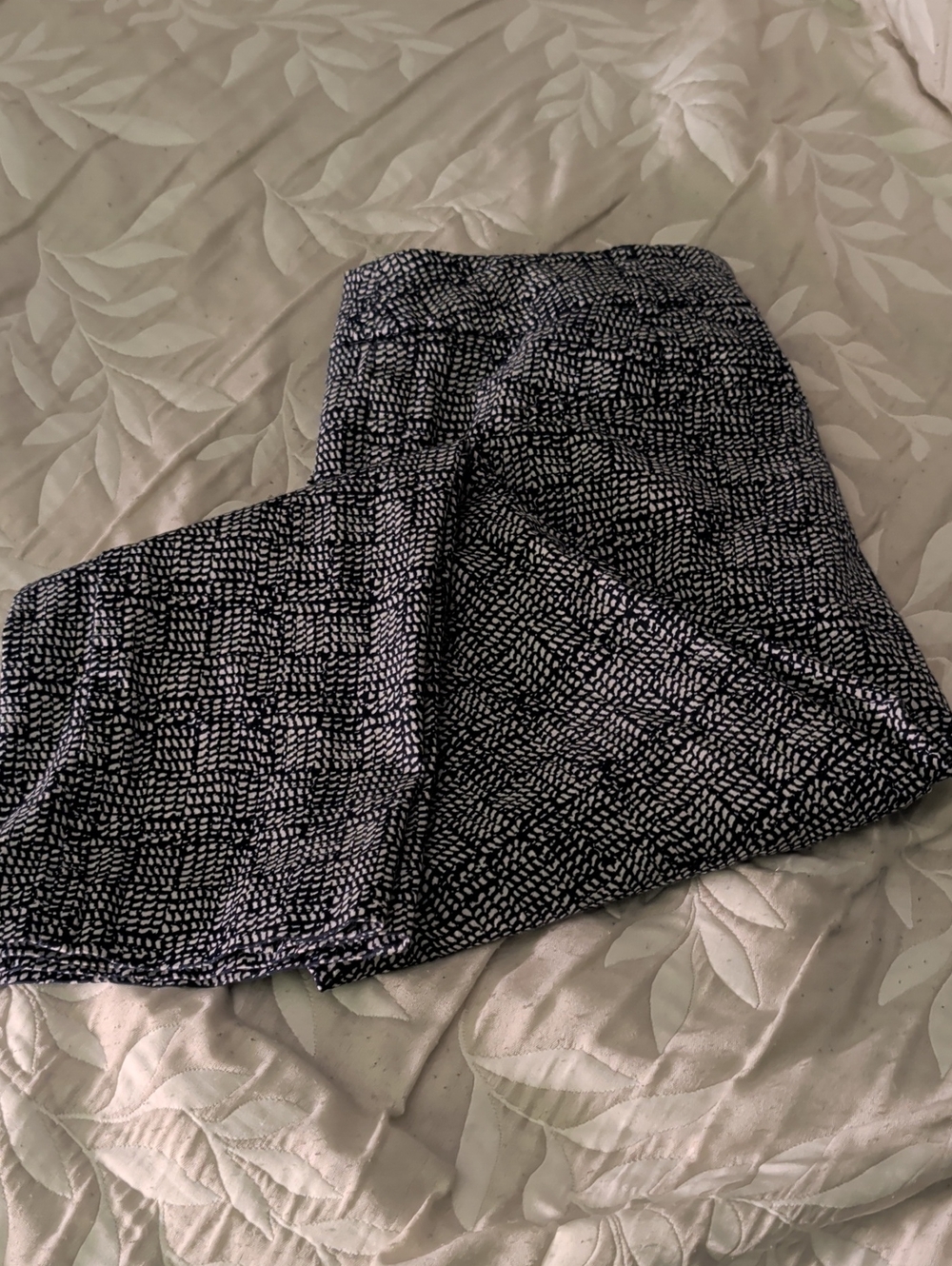Black and White Printed Cropped Pants